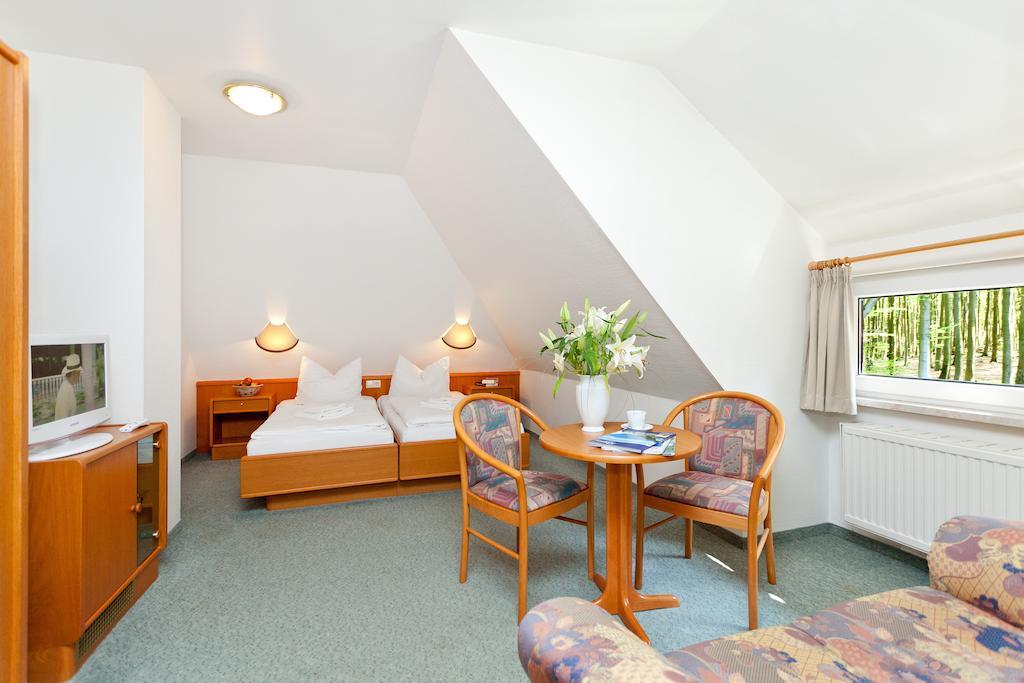 Restaurant & Hotel Baumhaus Hagen Sassnitz Quarto foto
